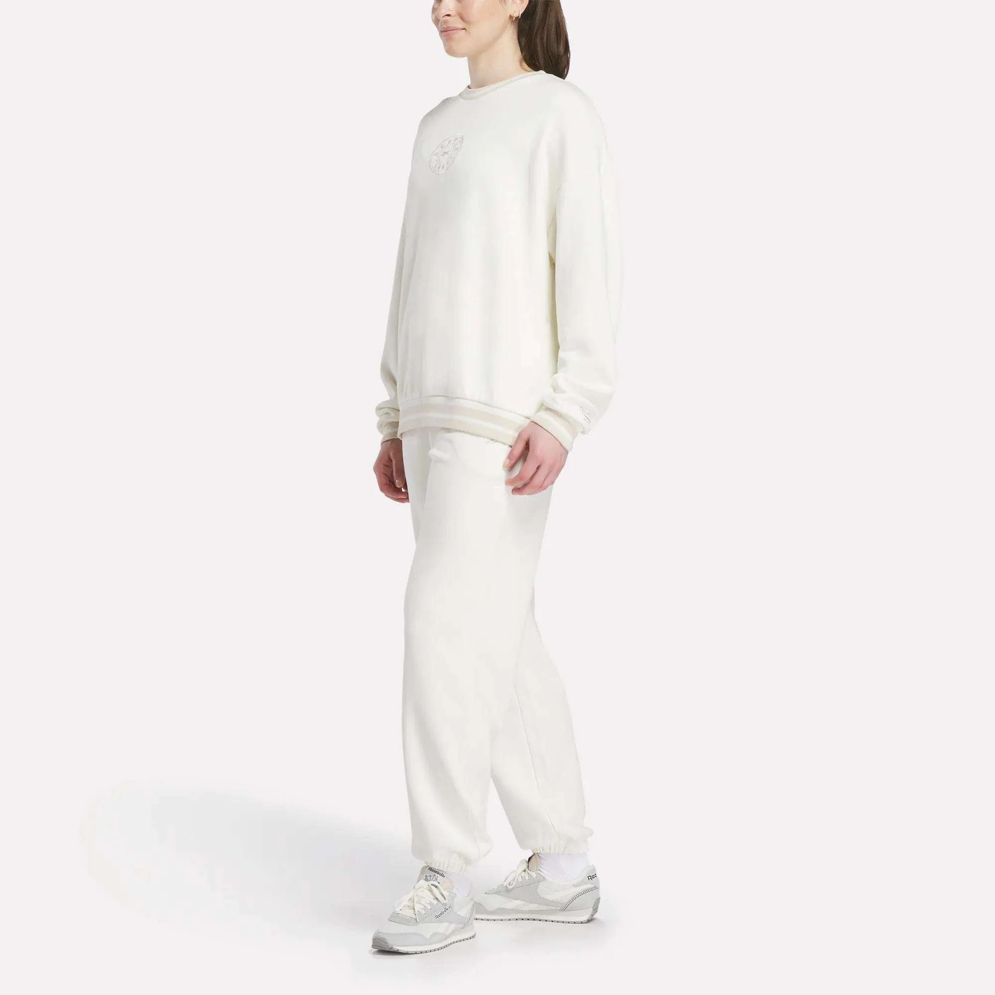 4007-women-s-lawn-club-crew-sweatshirt-3.webp Women's Lawn Club Crew Sweatshirt